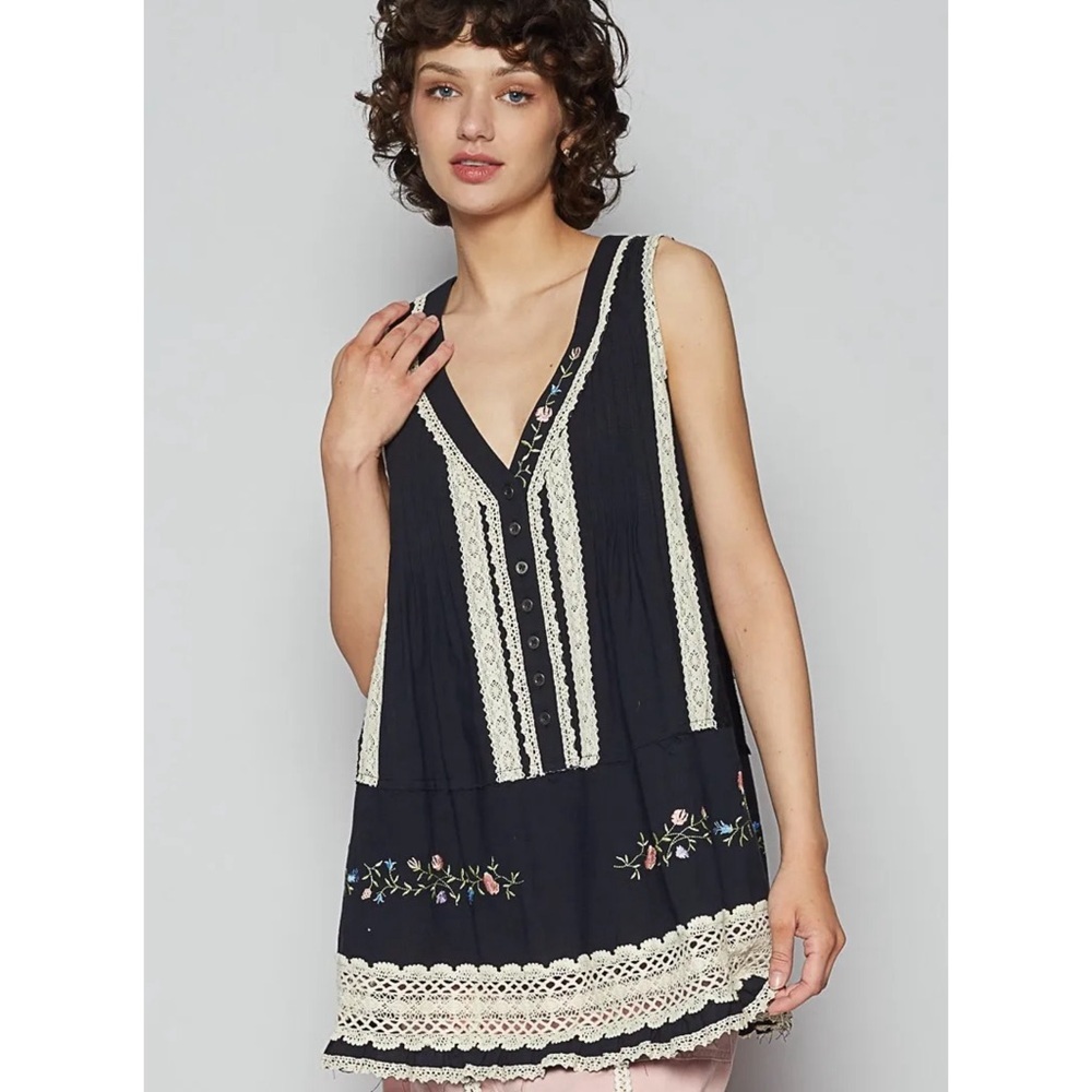 POL Embroidered Lace detail Sleeveless Top.